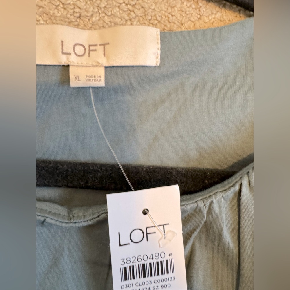 LOFT Teal Pleated Sleeveless Blouse - Picture 3 of 3
